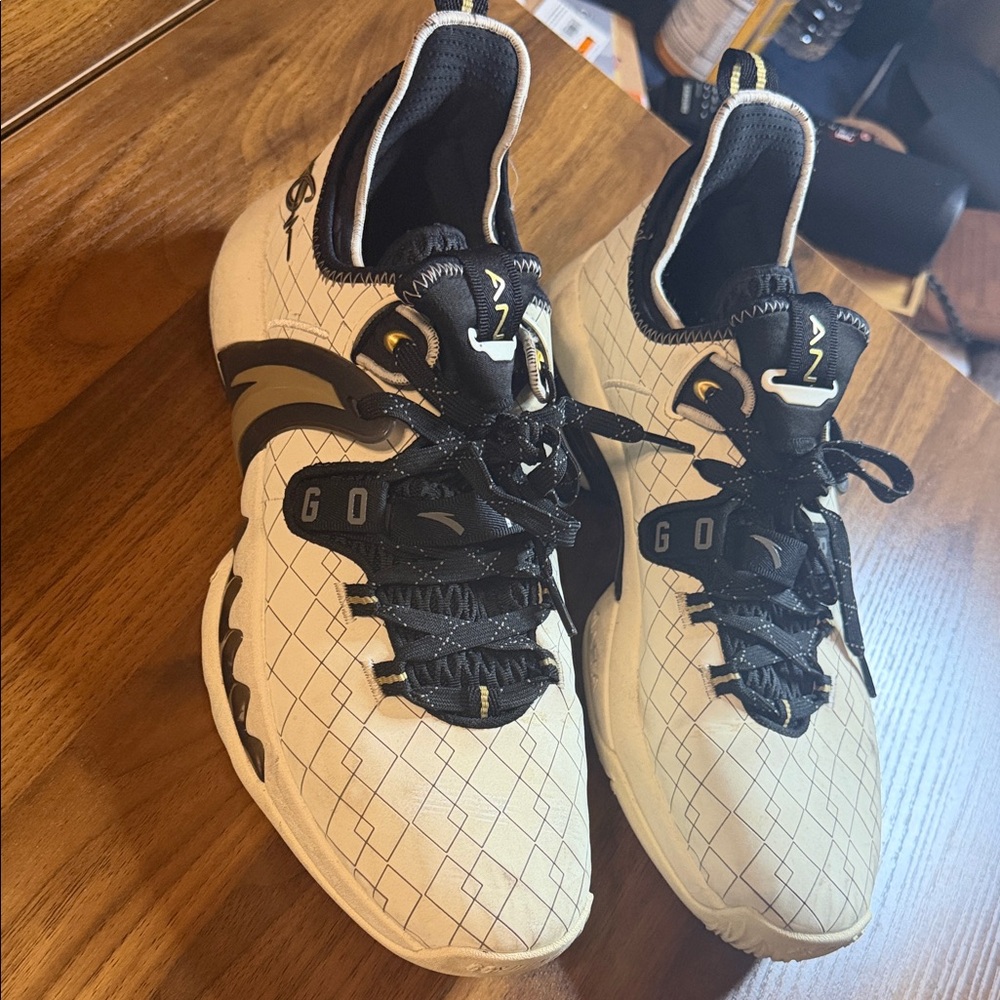 Lightly Used Gordon Hayward Anta Basketball Shoes